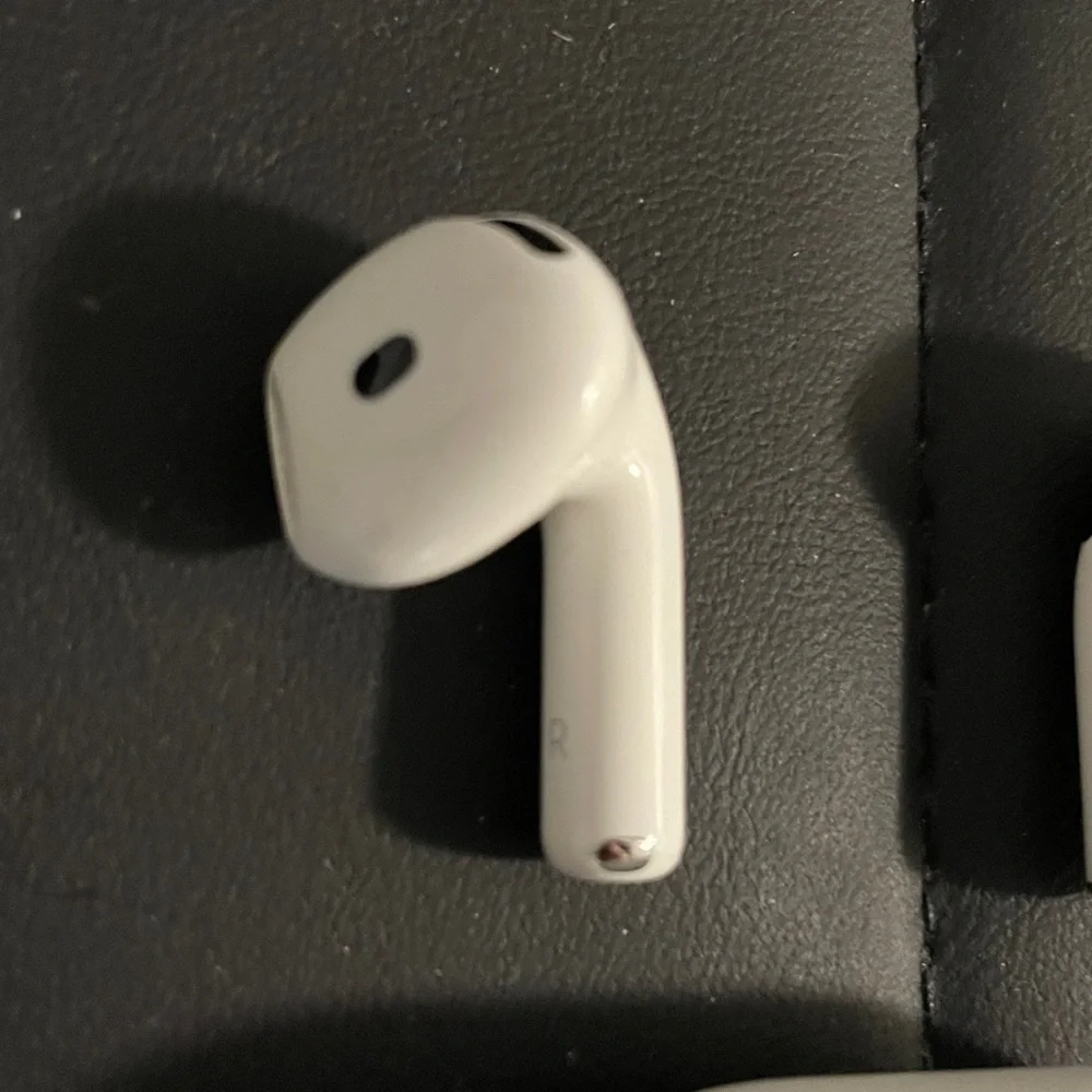 Apple White Wireless Earbuds with Charging Case